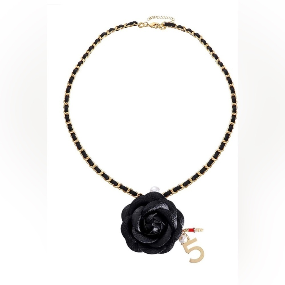 Beautiful #5 Leather Rose 🌹 Necklace Set